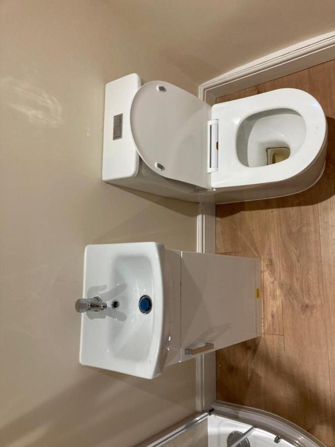 112 Gleneagle Road Rooms Londyn Zewnętrze zdjęcie